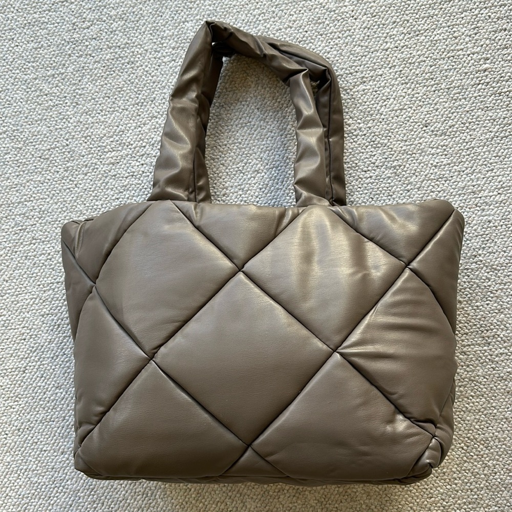 Puffy beige bag. MIDI